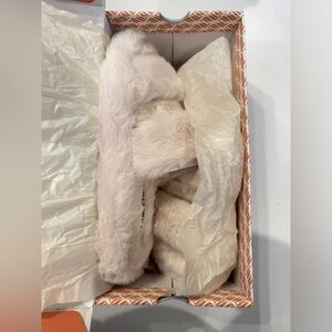 Fabletics slip on snug strap slipper size 8 color: oats